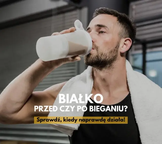 Mężczyzna pije białko z shakera. Czy białko przed czy po bieganiu jest lepsze? Sprawdź, kiedy naprawdę działa!