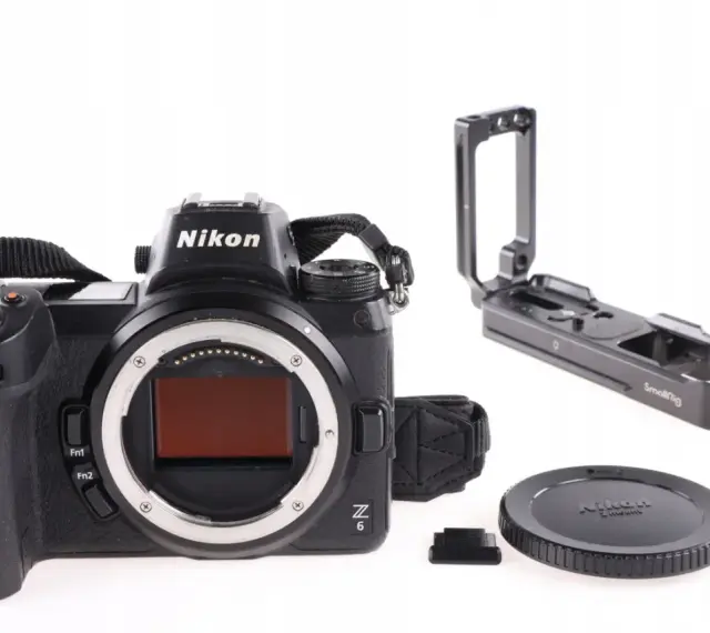 Nikon Z6, czyli co to lustrzanka, z uchwytem SmallRig i dekielkiem.