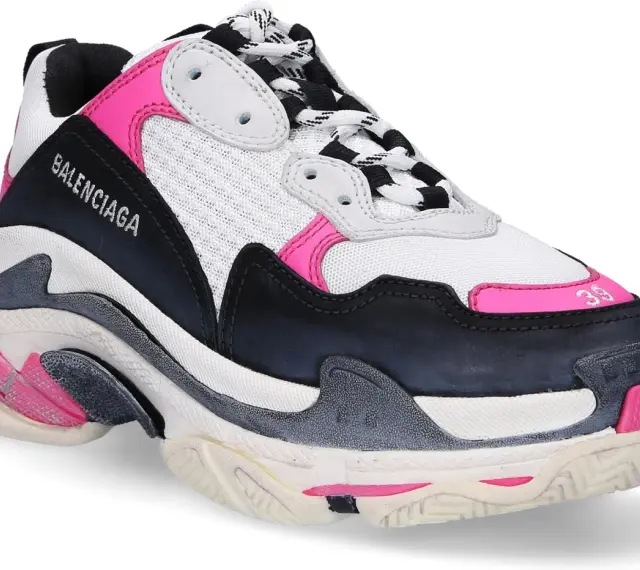 Stylowe balenciaga triple s damskie w kolorze białym, czarnym i różowym.