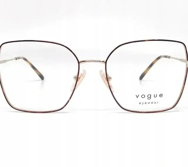 Eleganckie okulary korekcyjne marki Vogue Eyewear. Stylowe, metalowe oprawki w kształcie kocich oczu.