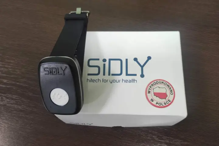 Opaska dla seniora NFZ marki SiDLY, polski produkt "hitech for your health".