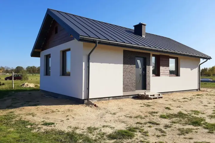 Ile kosztuje dom szkieletowy 100m2? Przegląd kosztów budowy i pułapek