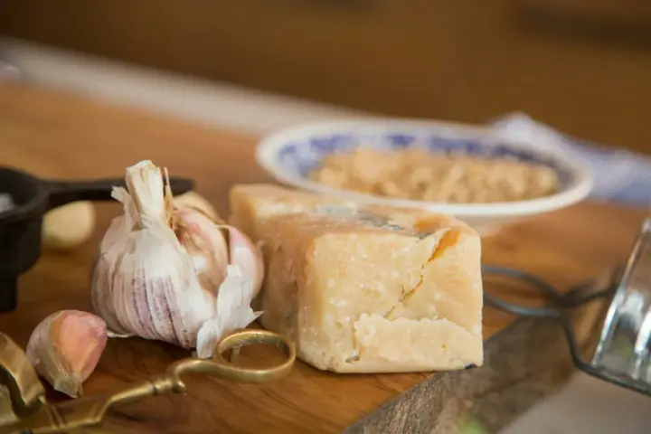 Jak przechowywać parmezan? Świeżość i smak na dłużej.