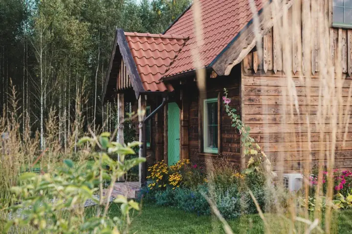 Urokliwe domki nad jeziorem Podlasie - wypoczynek w naturze bez zgiełku