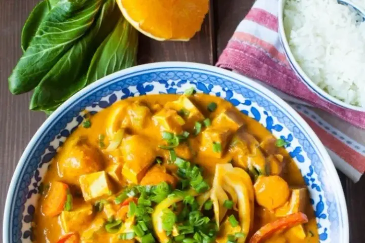 Nie masz mleczka kokosowego do curry? Zamienniki, które uratują obiad!