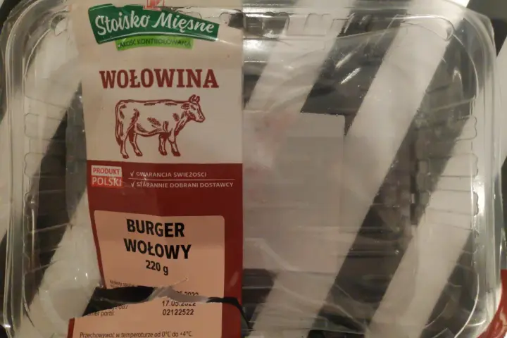 Ile kalorii ma burger wołowy? Sprawdź, co wpływa na kaloryczność