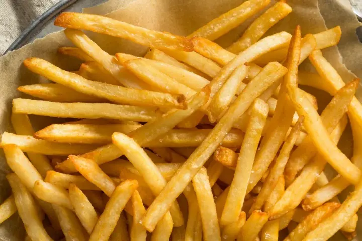 Frytki z piekarnika: Ile piec, by były idealnie chrupiące?