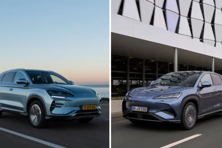 Dwa elektryczne SUV-y BYD w różnych kolorach, jeden na tle morza, drugi przy nowoczesnym budynku.