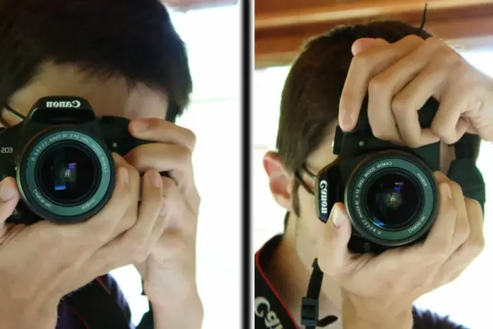Un jeune homme apprend à photographier, tenant un appareil Canon pour capturer son reflet.