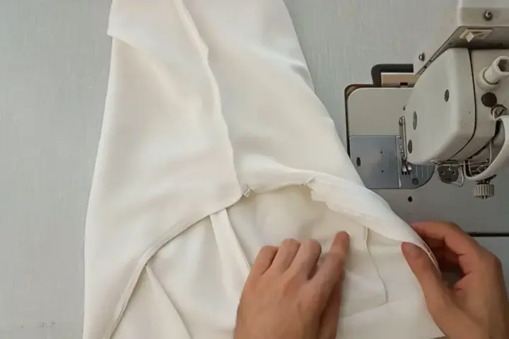 Spodnie marszczą się w kroku? Zwęż je sam! Poradnik krok po kroku