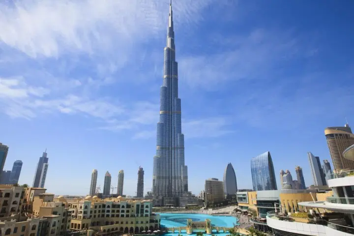 Najwyższy budynek świata ile ma metrów? Zaskakująca wysokość Burj Khalifa