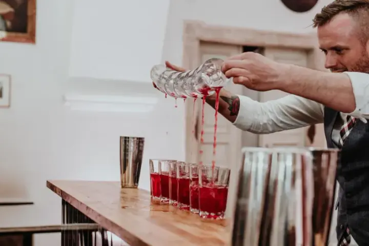 Ile bierze barman na wesele? Oszczędź 40% na alkoholu!