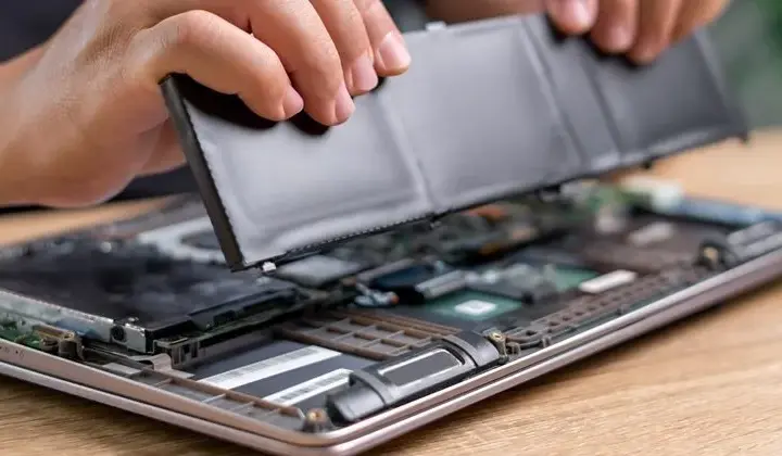 Jak naprawić baterię w laptopie i przywrócić jej pełną wydajność