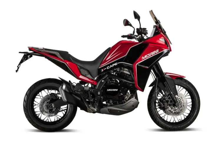 Czerwony motocykl Morini X-Cape 650, gotowy na przygody.