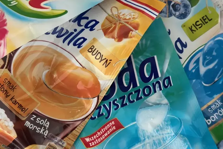 Budyń o smaku słonego karmelu, kisiel i soda oczyszczona. 15 01 06 kod odpadu.