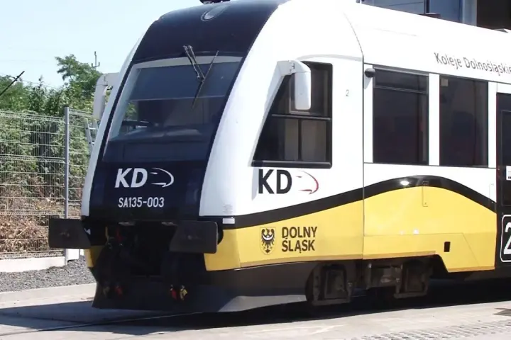 Pociągi Legnica: Aktualny rozkład jazdy i porady na udaną podróż