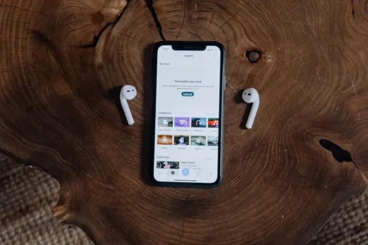Jak połączyć AirPods z laptopem - proste kroki bez problemów