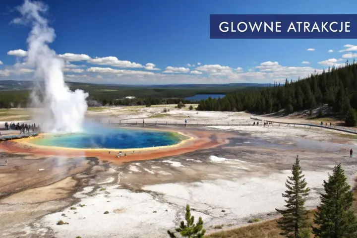 Wielobarwny gorący źródło z wyrzucającą parę wodą w **parku narodowym Yellowstone**. Turyści spacerują po drewnianych kładkach, podziwiając cuda natury.