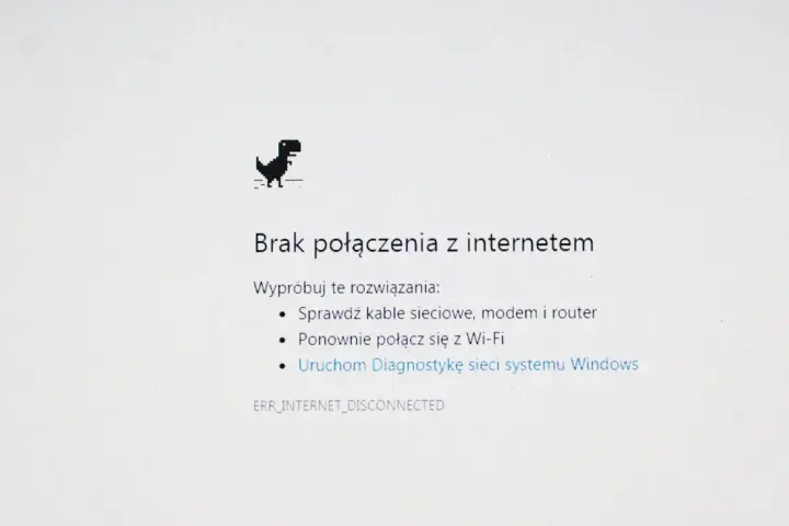 Dinozaur z Chrome pokazuje komunikat "Brak połączenia z internetem". Wi-Fi połączono, brak internetu.