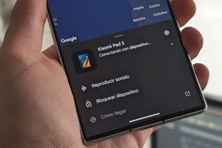 Pantalla de móvil Android mostrando opciones para localizar móvil Android Google: reproducir sonido, bloquear dispositivo y cómo llegar.