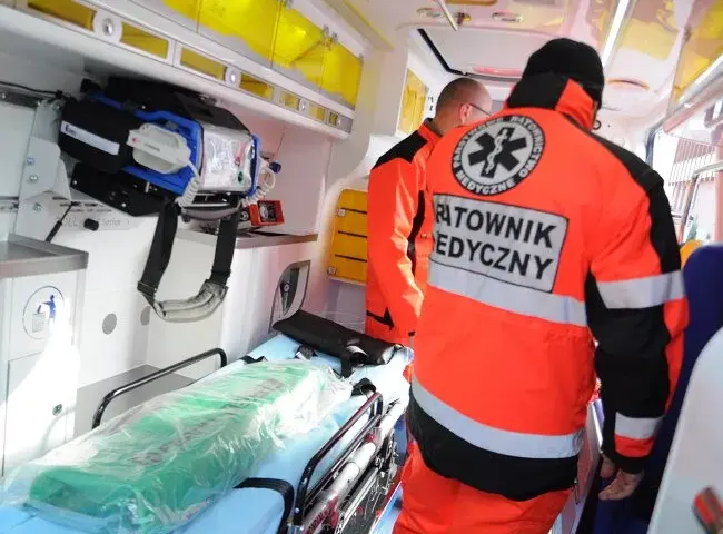 Czy ratownik medyczny może szczepić? Sprawdź jego uprawnienia i ograniczenia