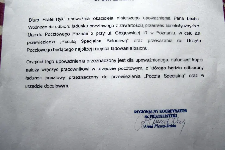 Upoważnienie pocztą dla Pana Lecha Woźnego do odbioru przesyłki filatelistycznej z Urzędu Pocztowego Poznań 2. Oryginał dla upoważnionego, kopie dla urzędów.
