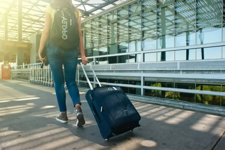 Jak dojechać z lotniska Wrocław do centrum - najlepsze opcje transportu