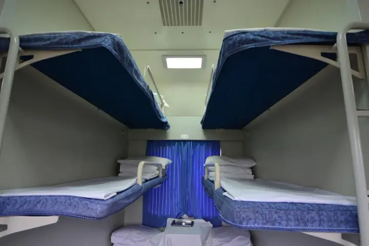 Jak wygląda wagon sypialny w intercity? Zobacz jego unikalne cechy