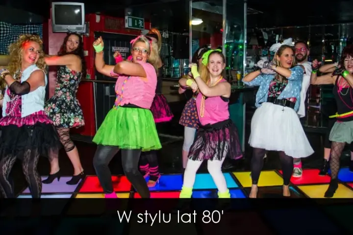 Impreza w stylu PRL pomysły, które przeniosą Cię w czasie do lat 80.