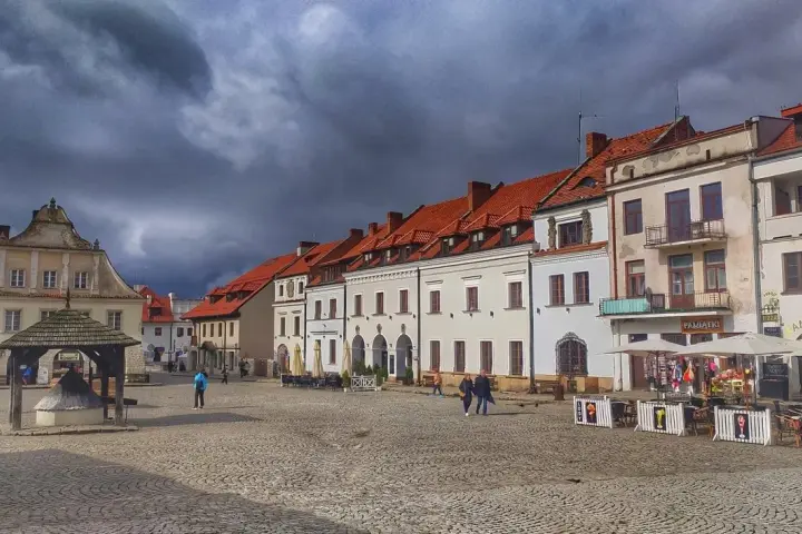 Kazimierz Dolny: Przewodnik po Perle Renesansu i Mieście Artystów