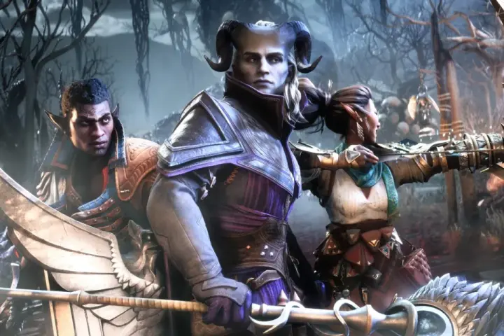 Trzej bohaterowie, w tym elf, demon i łuczniczka, przygotowują się do walki w mrocznym lesie. Zapowiada się epicka przygoda w Dragon Age 4.