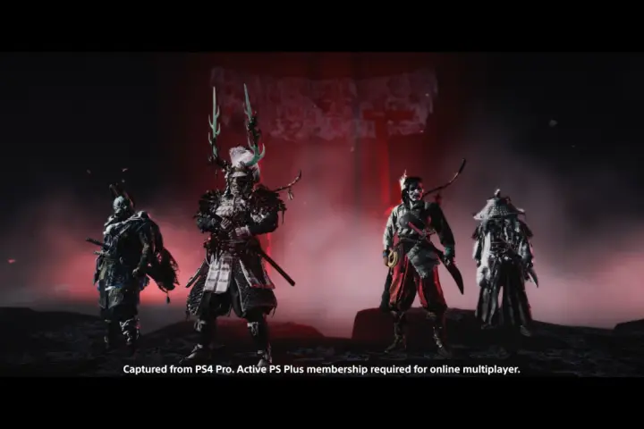 Czterech wojowników w zbrojach, jak z Ghost of Tsushima: Bajarz legend, stoi na tle czerwonej mgły i bramy torii.
