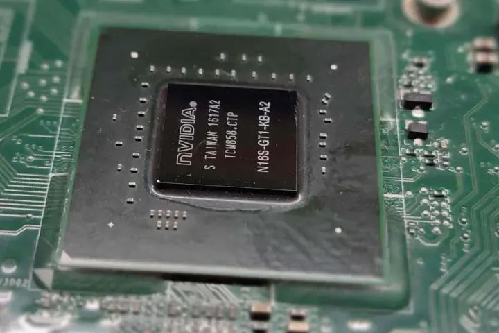 Układ NVIDIA, czyli GPU, to serce grafiki w komputerze. Ten konkretny model to N16S-GT1-KB-A2.