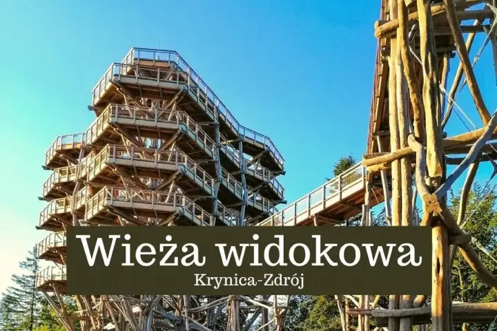 Drewniana wieża widokowa w Krynicy-Zdroju, idealne miejsce na spacer w chmurach Polska.