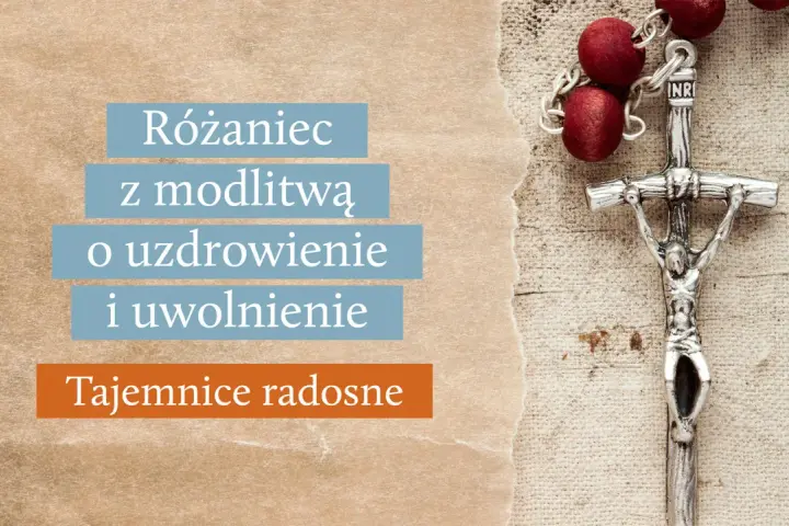 Różaniec z czerwonymi paciorkami i srebrnym krzyżem, z tekstem "Różaniec z modlitwą o uzdrowienie i uwolnienie. Tajemnice radosne".