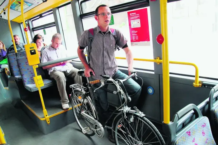 Rower w autobusie? Wszystko, co musisz wiedzieć o przewozie!