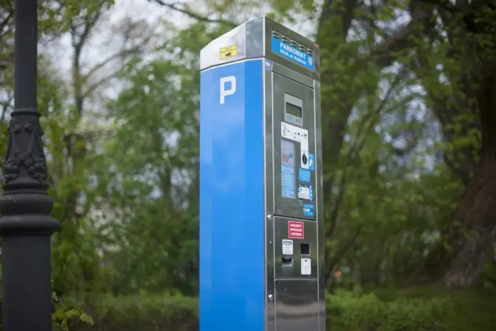 Czy niepełnosprawni płacą za parking w Ciechocinku? Sprawdź zasady!