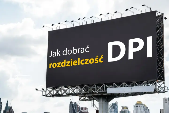 Jak dobrać rozdzielczość DPI do druku A4? Billboard z pytaniem o jakość wydruku.