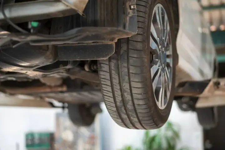 Luzy na maglownicy: objawy, test, naprawa. Czy Twoje auto jest bezpieczne?