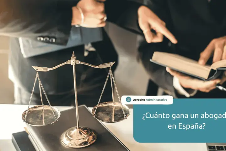 Balanza de la justicia y abogados discutiendo un caso. La imagen pregunta: ¿Cuánto gana un abogado en España?