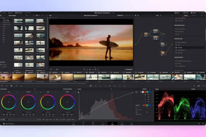 Interfaccia di un'app per creare video, con timeline, clip e strumenti di color correction.