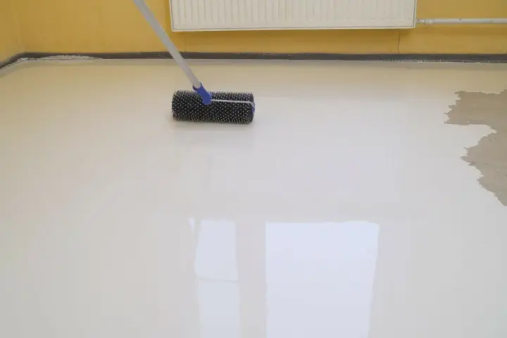 Ile schnie wylewka samopoziomująca szybkoschnąca? Sprawdź to!