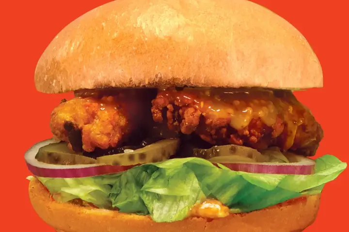 Ile kcal ma burger z kurczakiem? Zaskakujące różnice w kaloriach