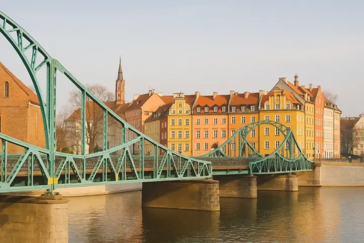 Zielony most na Odrze, kolorowe kamienice i wieża kościelna. Ciekawe ciekawostki o Wrocławiu czekają na odkrycie!