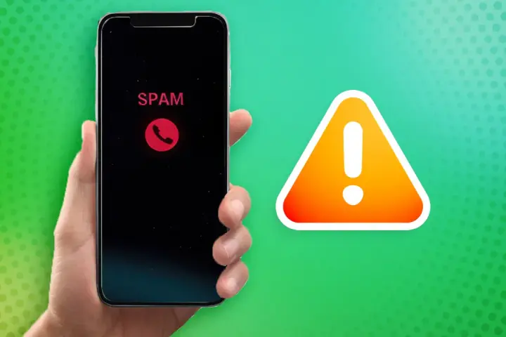 Hand hält Smartphone mit "SPAM"-Anzeige und rotem Hörer-Symbol. Daneben ein Warnzeichen. Call screening schützt vor unerwünschten Anrufen.