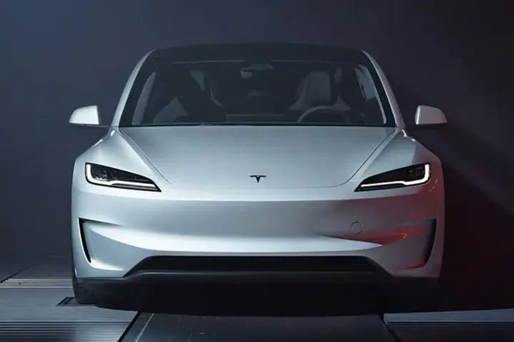 Moc Tesla Model 3: Ile koni mają różne wersje i ich osiągi?