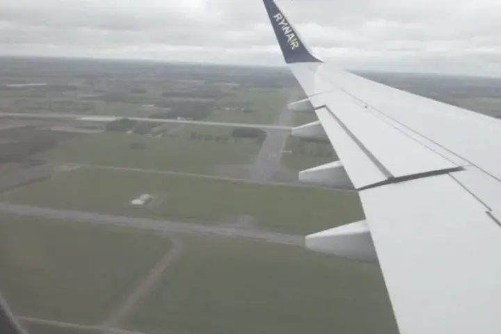 Prędkość samolotu Ryanair: 850 km/h i co jeszcze musisz wiedzieć?