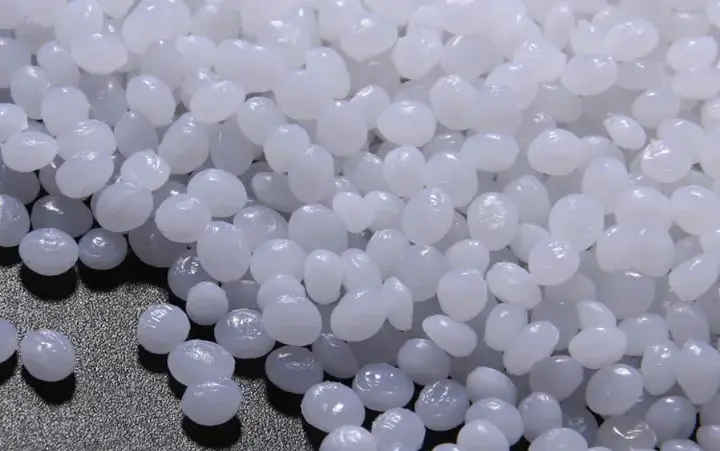 Ceny granulatu plastikowego z recyklingu – oszczędzaj na materiałach