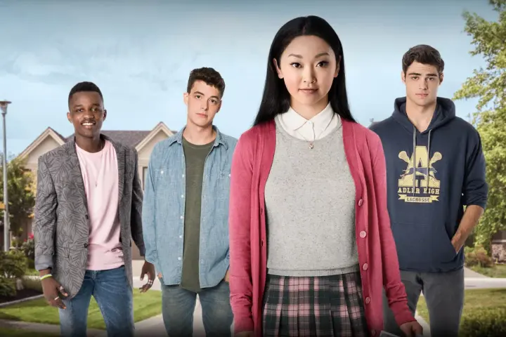 Lara Jean i jej czwórka adoratorów, w tym Peter Kavinsky, w tle przedmieść. Historia dla wszystkich chłopców których kochałam.