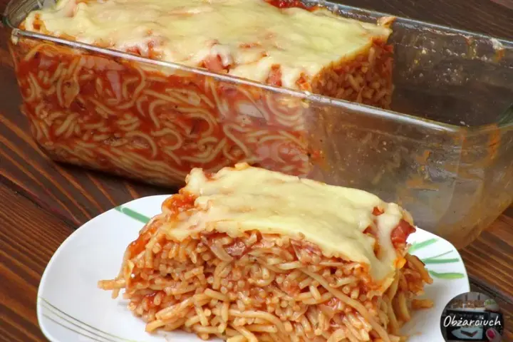 Szybka zapiekanka z makaronem spaghetti, która zachwyci całą rodzinę